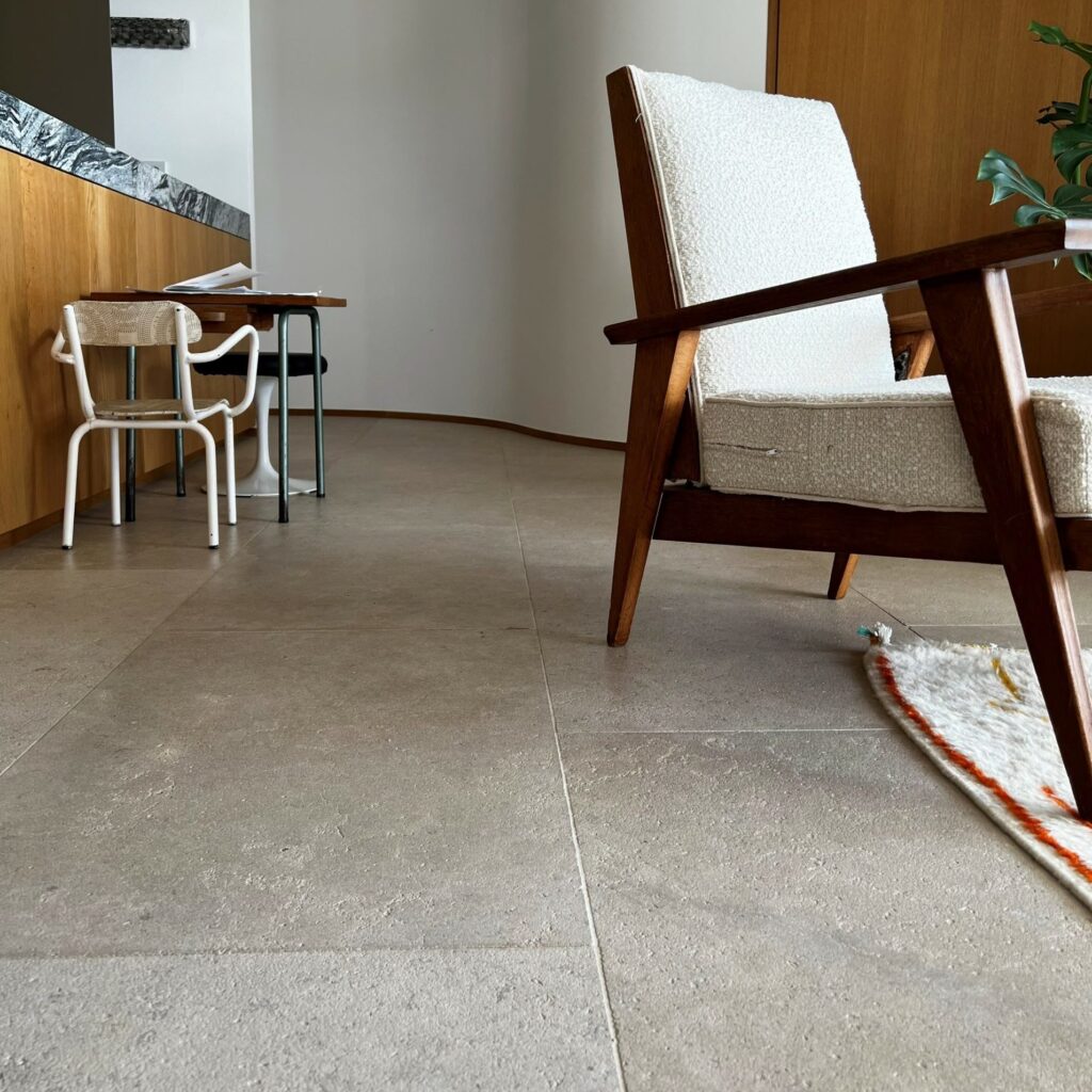 PAPYRUS GREY 60 X 90 X 1.8 CM
