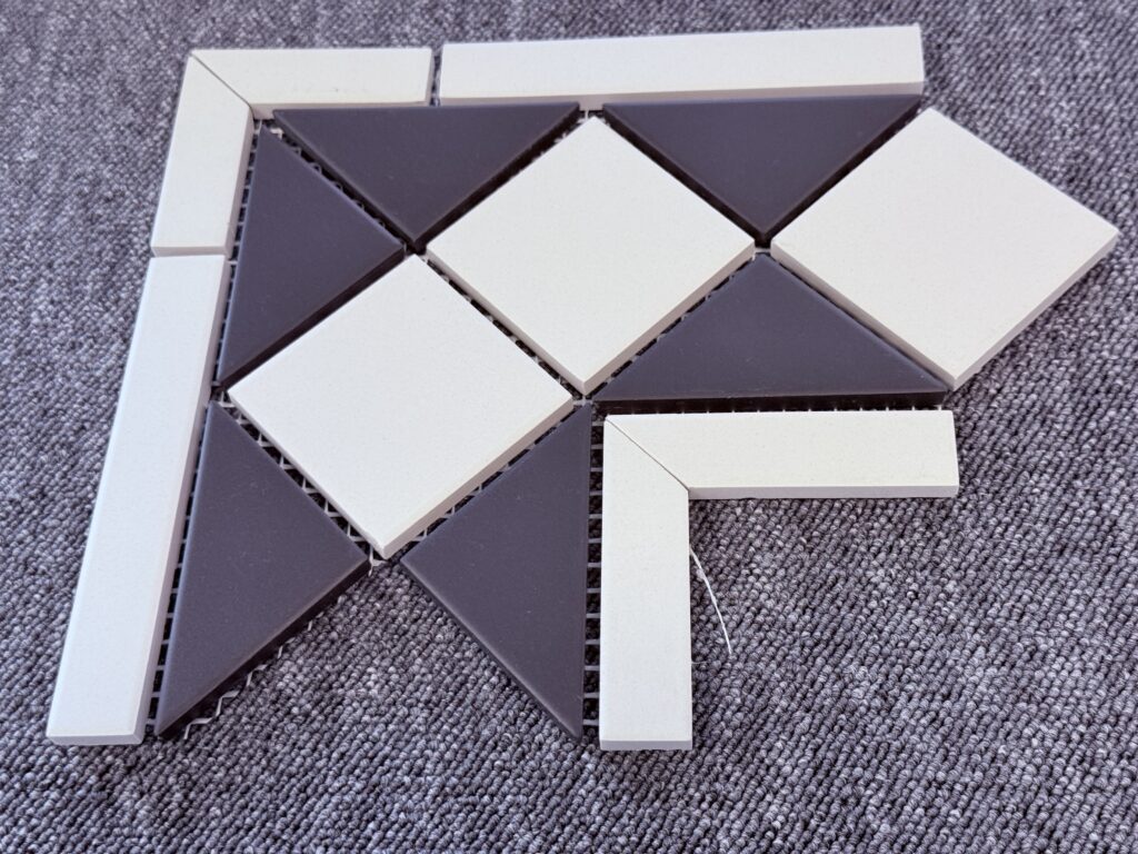 CARREAUX VICTORIAN MOSAÏQUE CUBIC 42.1X14.2 CM | VotreCarrelage.com Angle Carreaux Victorian mosaïque CUBIC 42.1x14.2 cm
