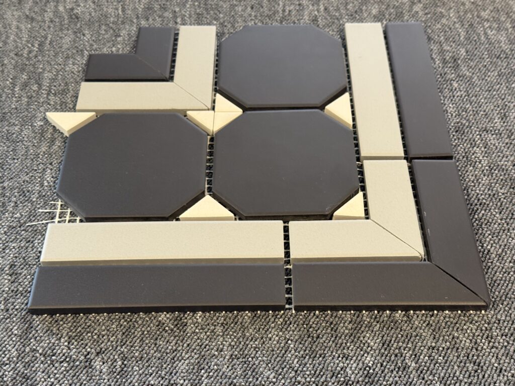 CARREAUX VICTORIAN MOSAÏQUE HAMBURG 29.6X29.6 | VotreCarrelage.com Angle Carreaux Victorian à motif géométrique mosaïque HAMBURG 29.6x29.6