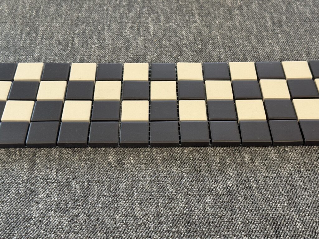 CARREAUX VICTORIAN MOSAÏQUE KHARKOV 30X30 | VotreCarrelage.com Frise Carreaux Victorian à motif géométrique mosaïque KHARKOV 30x30